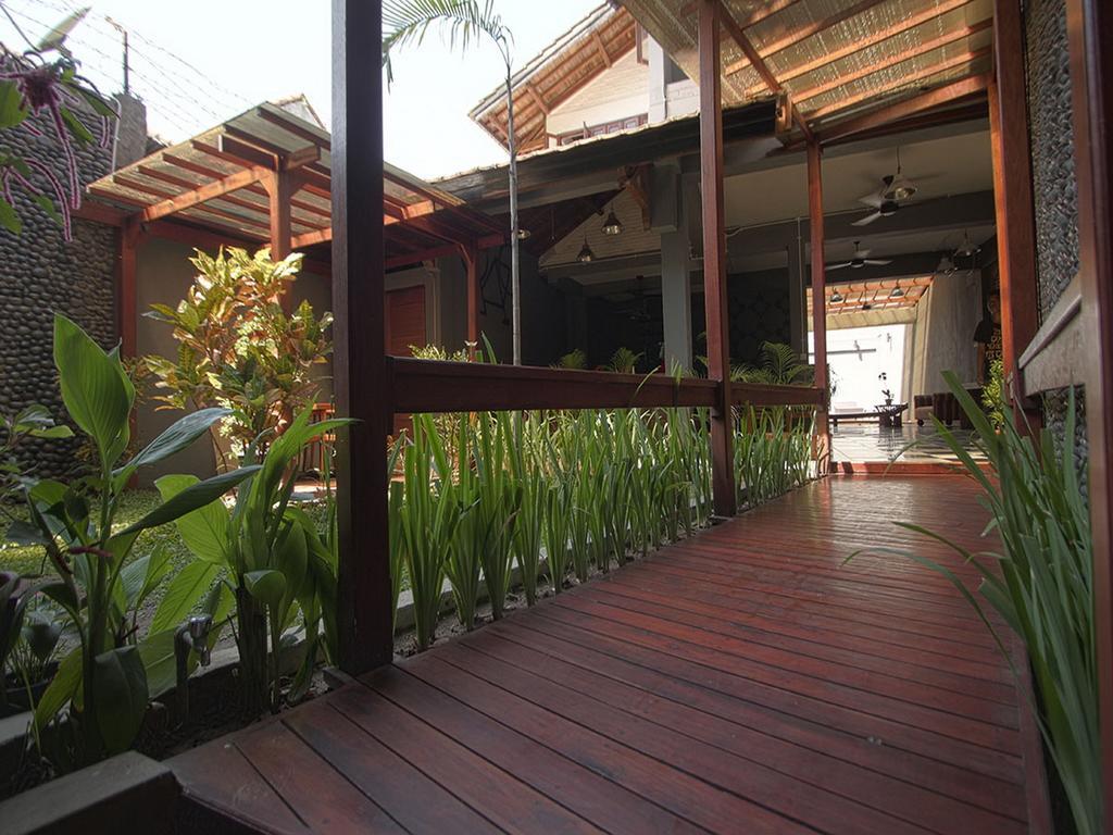 Kayun Hostel Downtown Kuta Lombok Esterno foto